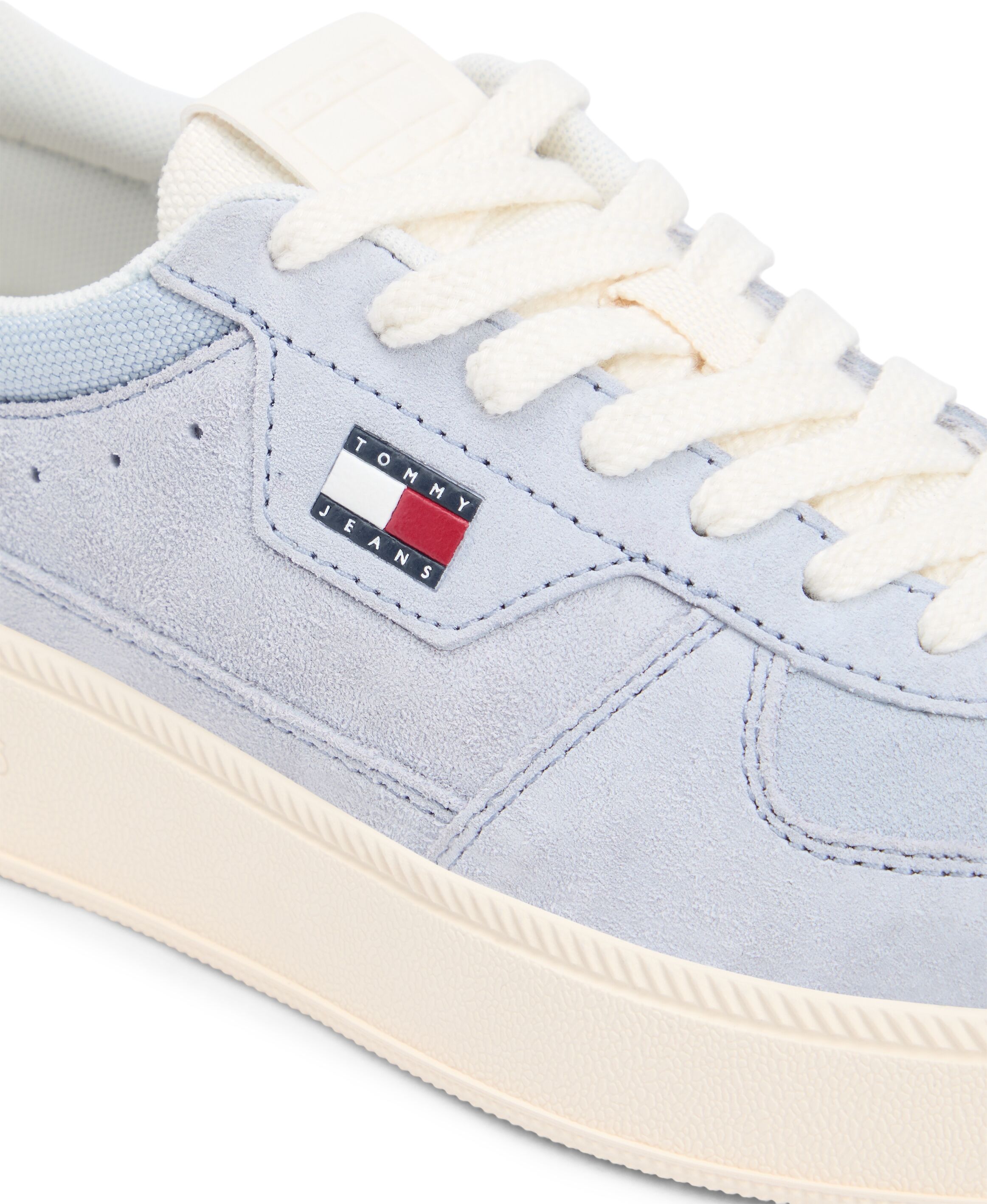 Plateausneaker TOMMY JEANS "THE GREENWICH EDGE MAX SUEDE", Damen, Gr. 36, Textil, blau (hellblau), Veloursleder, kontrastfarbene Details, Schuhe Plateausneaker, Freizeitschuh, Halbschuh, Schnürschuh mit seitlicher Logoflagge hellblau 36, Textil