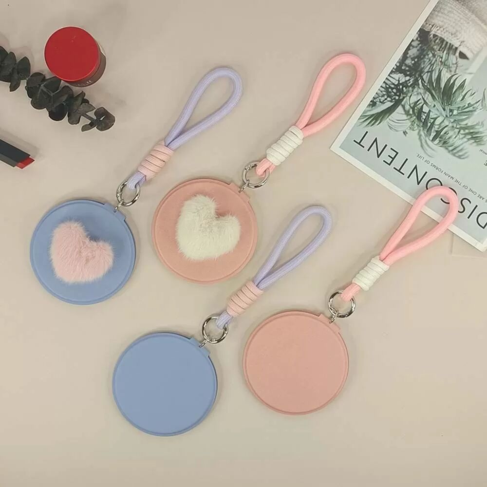 INF Flauschiger Taschenspiegel - Lavendel Lila mit Herzförmigem Bommel