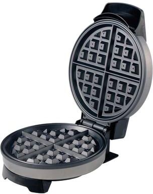 Brentwood Nonstick Belgian Waffle Maker in Stainless Steel