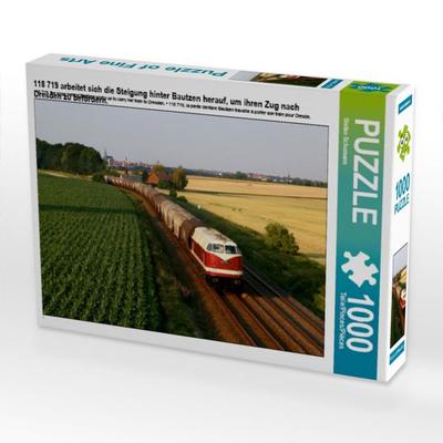 CALVENDO Puzzle 118 719 arbeitet sich die Steigung hinter Bautzen herauf, um ihren Zug nach Dresden zu befördern. 1000 Teile Puzzle quer | 1000 Teile