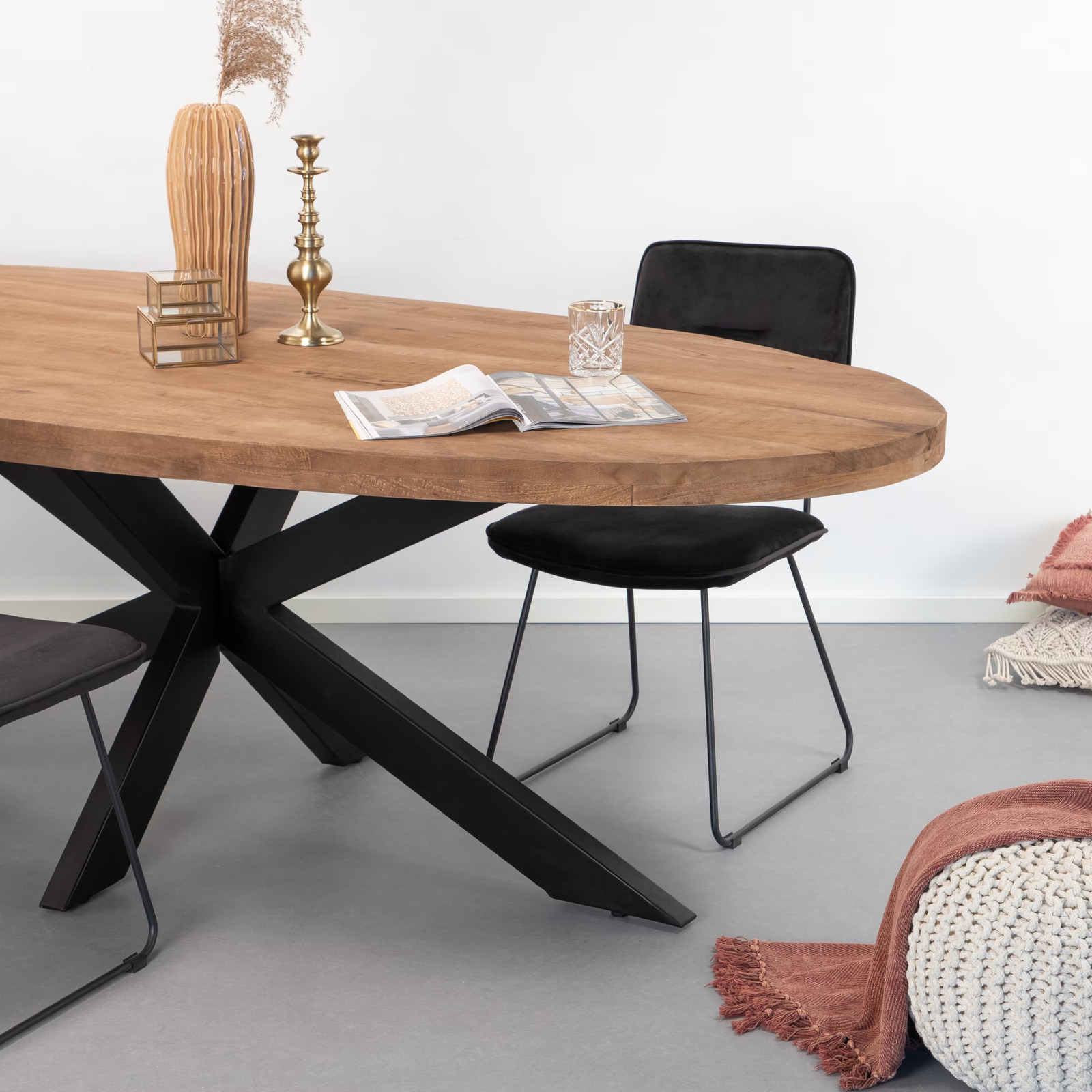 Sohome Yannick Ovale Eettafel van Mango hout en staal, 160 x 80 cm