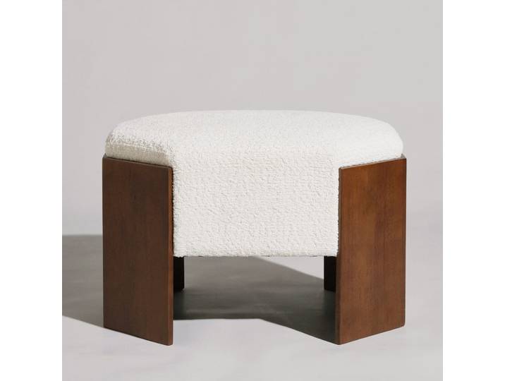 Ovaler Pouf aus ecrufarbenem Polyestergewebe