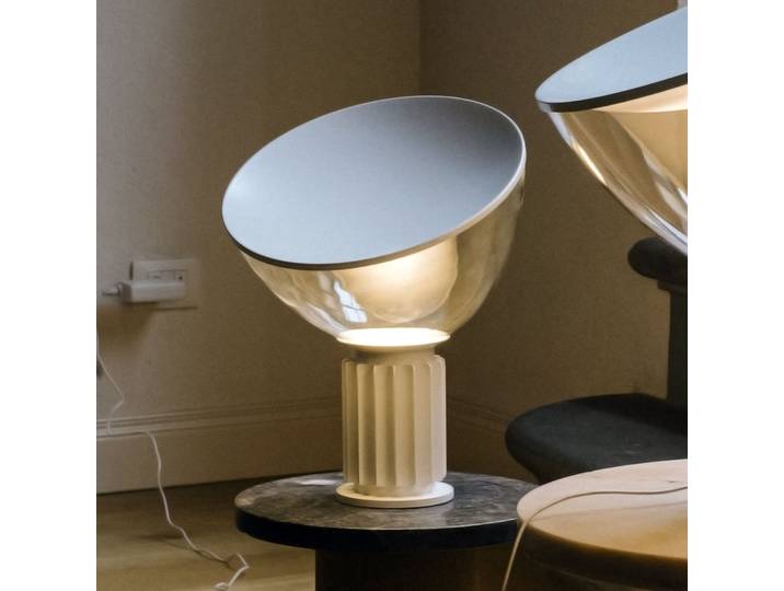 Taccia LED-Tischleuchte Small, weiß - Flos Taccia small - Wohnzimmer - Design - Metall - Einflammig
