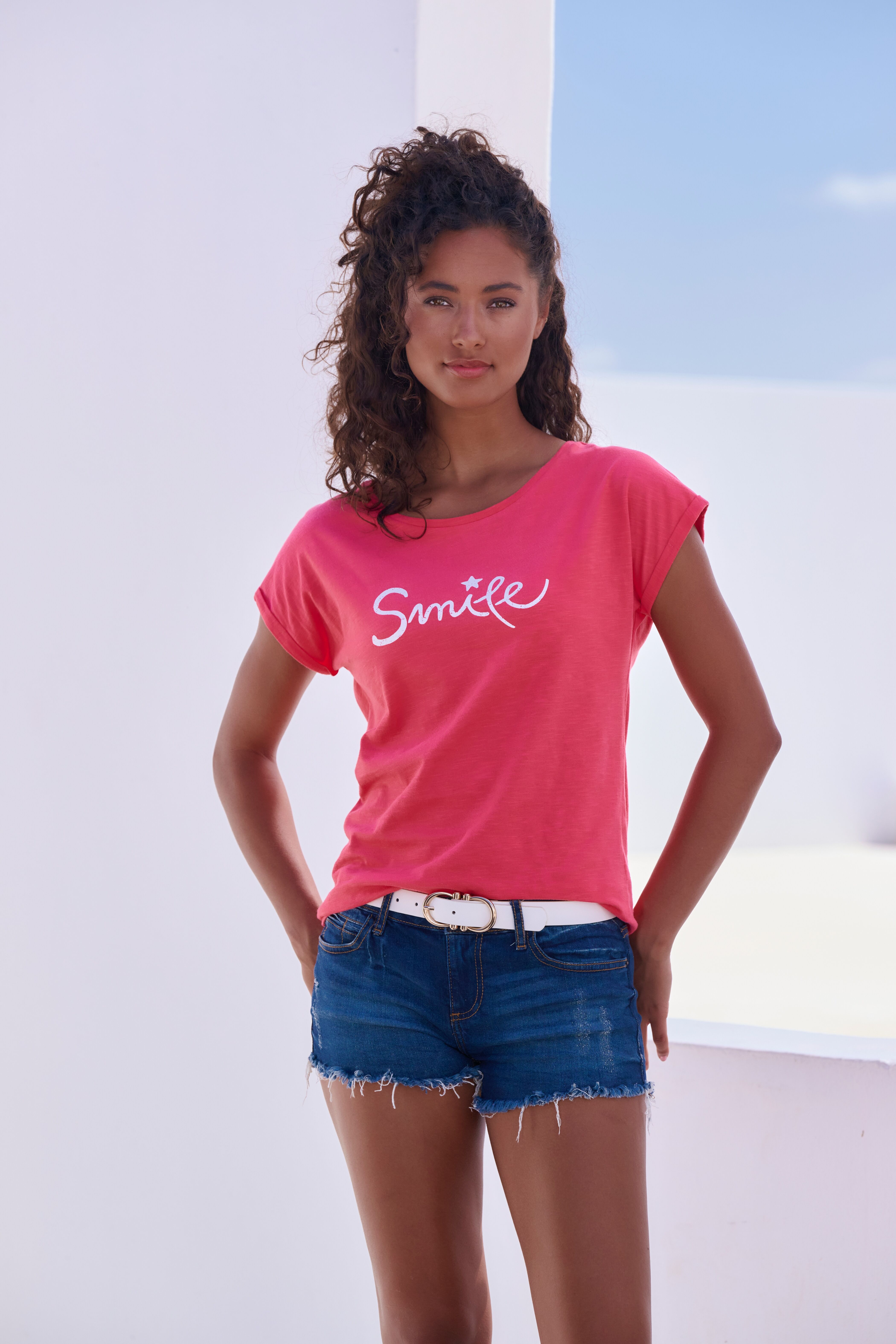 T-Shirt BEACHTIME BY LASCANA "Smile", Damen, Gr. 40/42, orange (koralle), Single Jersey, Obermaterial: 100% Baumwolle, bedruckt, Basic normal, Rundhals, mit Aufschlag, Shirts T-Shirt, aus reiner Baumwolle koralle 40/42