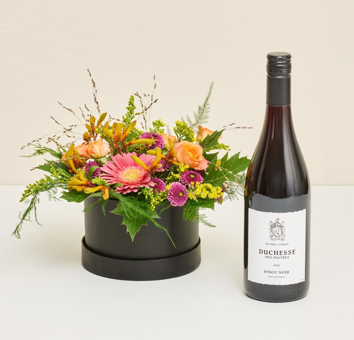 Den hyggelige med Duchesse Des Pastres, Pinot Noir  Send Blomster  Interflora