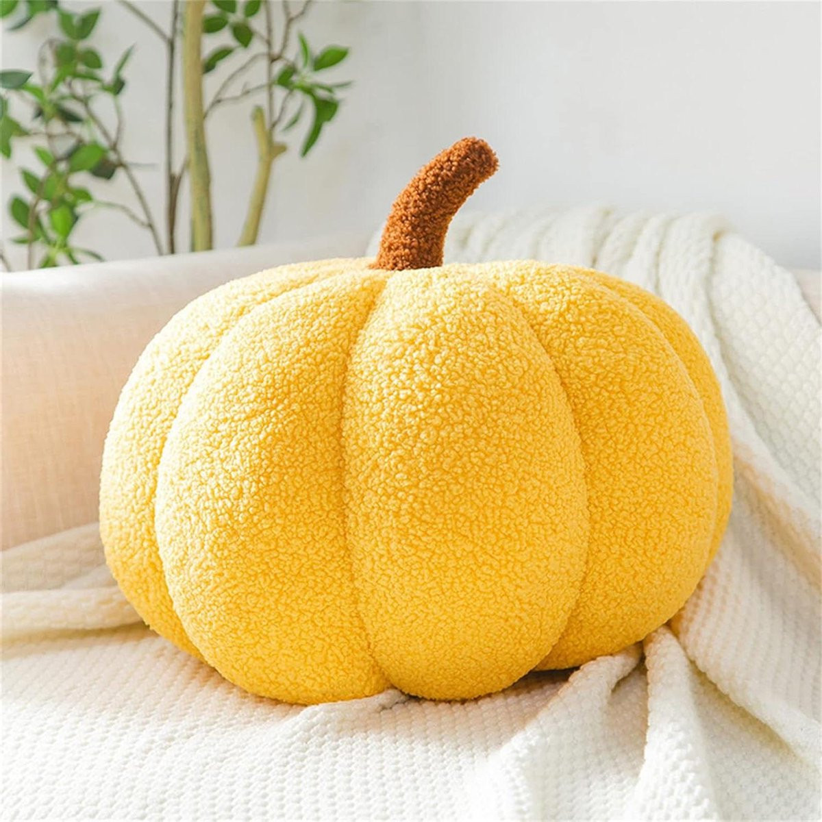 Geel Pompoen Kussen van Decoratief Pluche - 30 cm
