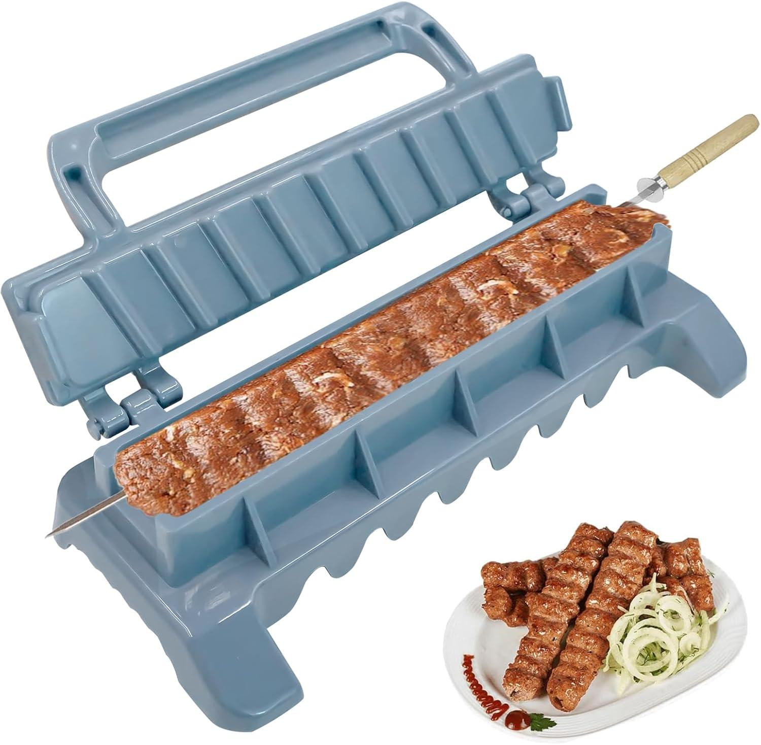 Handmatige barbecuegrill voor kebab met plastic spiezen voor tuin en camping