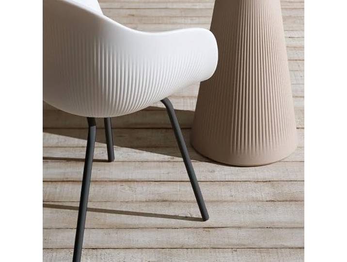 Produce Shop 2 x Stühle aus Polyethylen mit schwarzen Metallbeinen, Bar Küche Design Fade C2 Stock - Beige