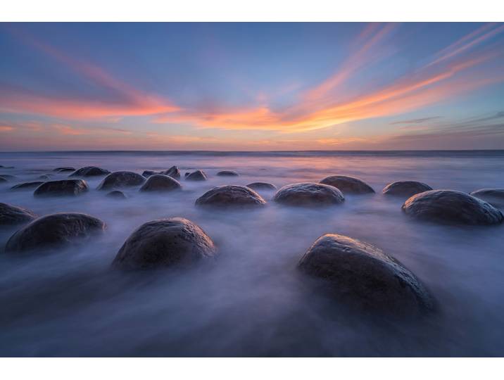 Fototapete PAPERMOON Photo-Art APRIL XIE, SONNENUNTERGANG AM BOWLING-BALL-STRAND , bunt, B:3m L:2,23m, Vlies, Tapeten, Fototapete