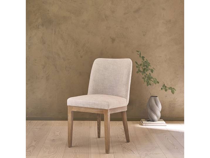 Chaise en chêne massif et tissu lin