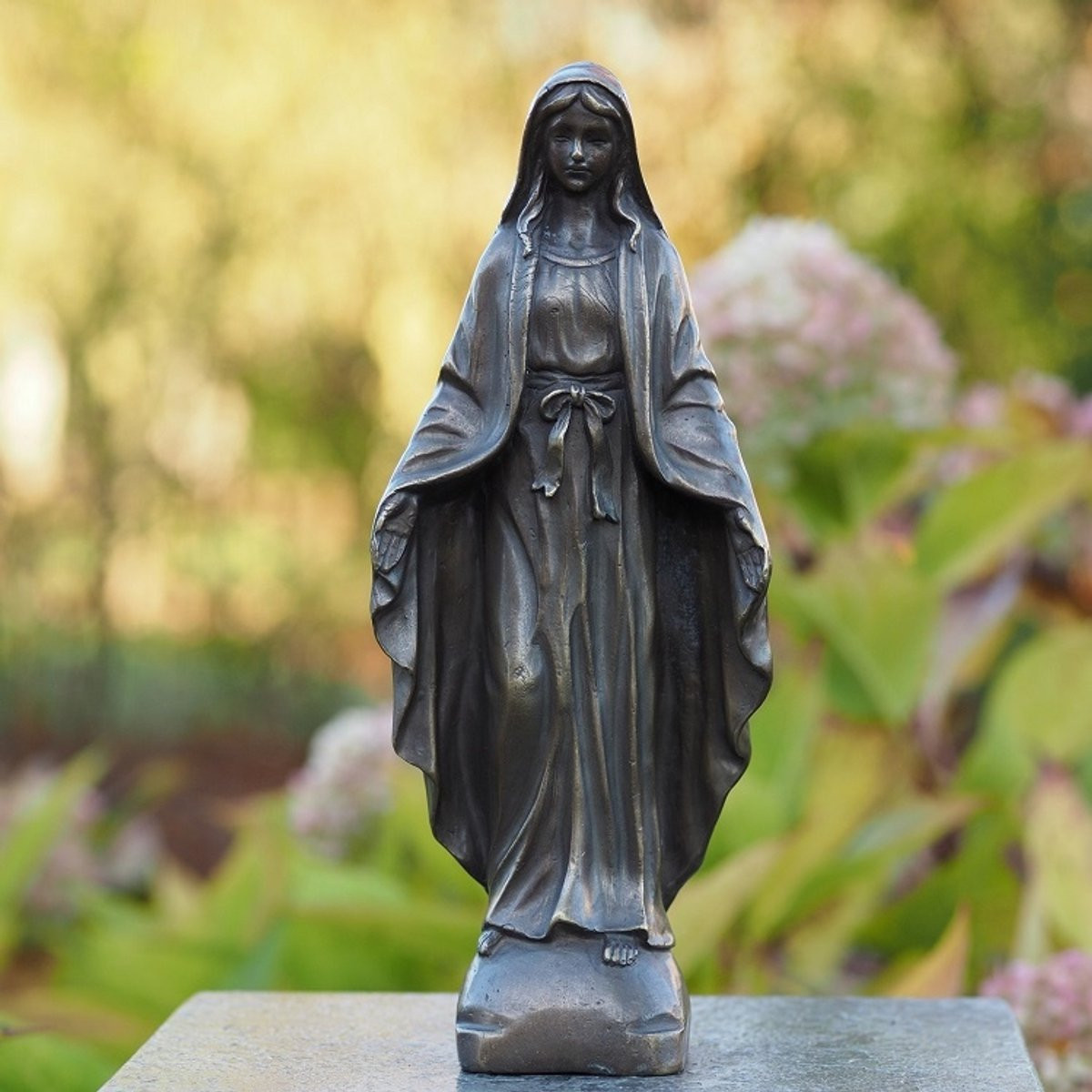 bronZart Maria beeld voor op tafel in brons