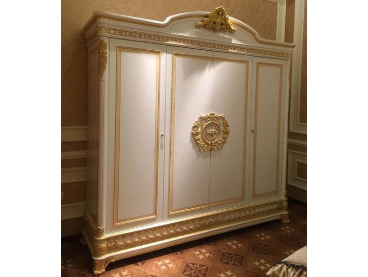 Xlmoebel Kleiderschrank Eleganter Holzschrank im Barockstil mit geschwungenen Linien (Kleiderschrank) Hergestellt in Europa
