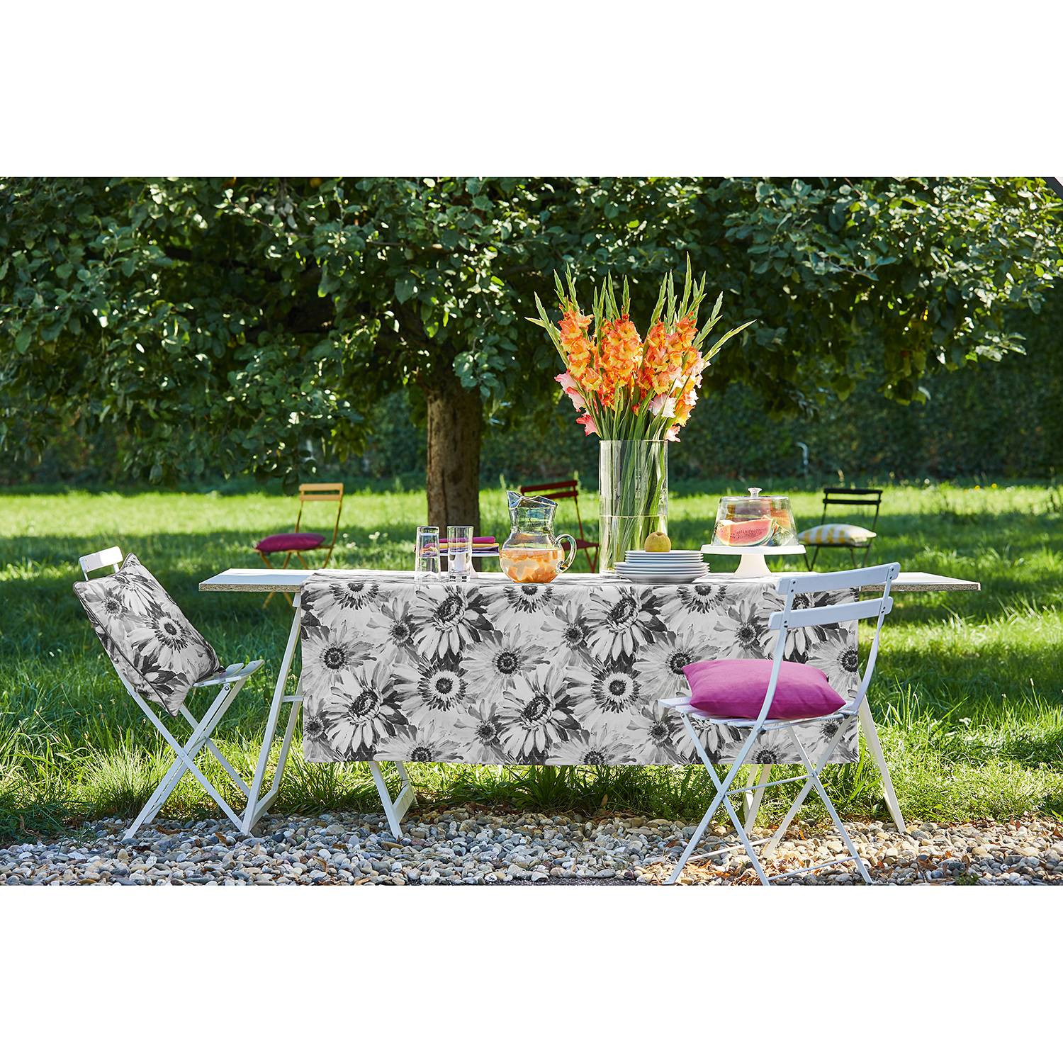 home24 Tafelkleed Selent Grijs/Lichtgrijs met Bloemenmotief 100 x 100 cm
