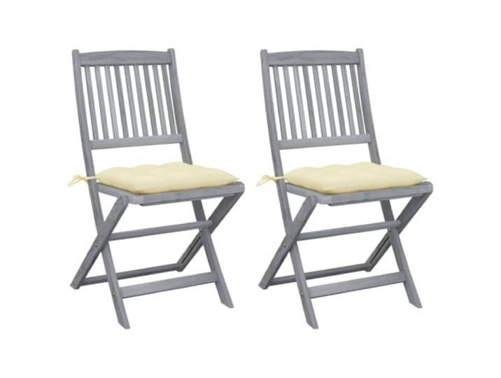 KUTYWEXFM Klappbare Gartenstühle 2er Set mit Kissen Akazie Grau Platzsparende Sitzgruppe für Terrasse und Balkon, leicht verstaubar mit cremeweißen gepolsterten Auflagen.