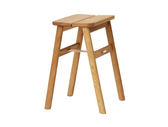 Form & Refine Angle zusammenklappbar Hocker Eiche