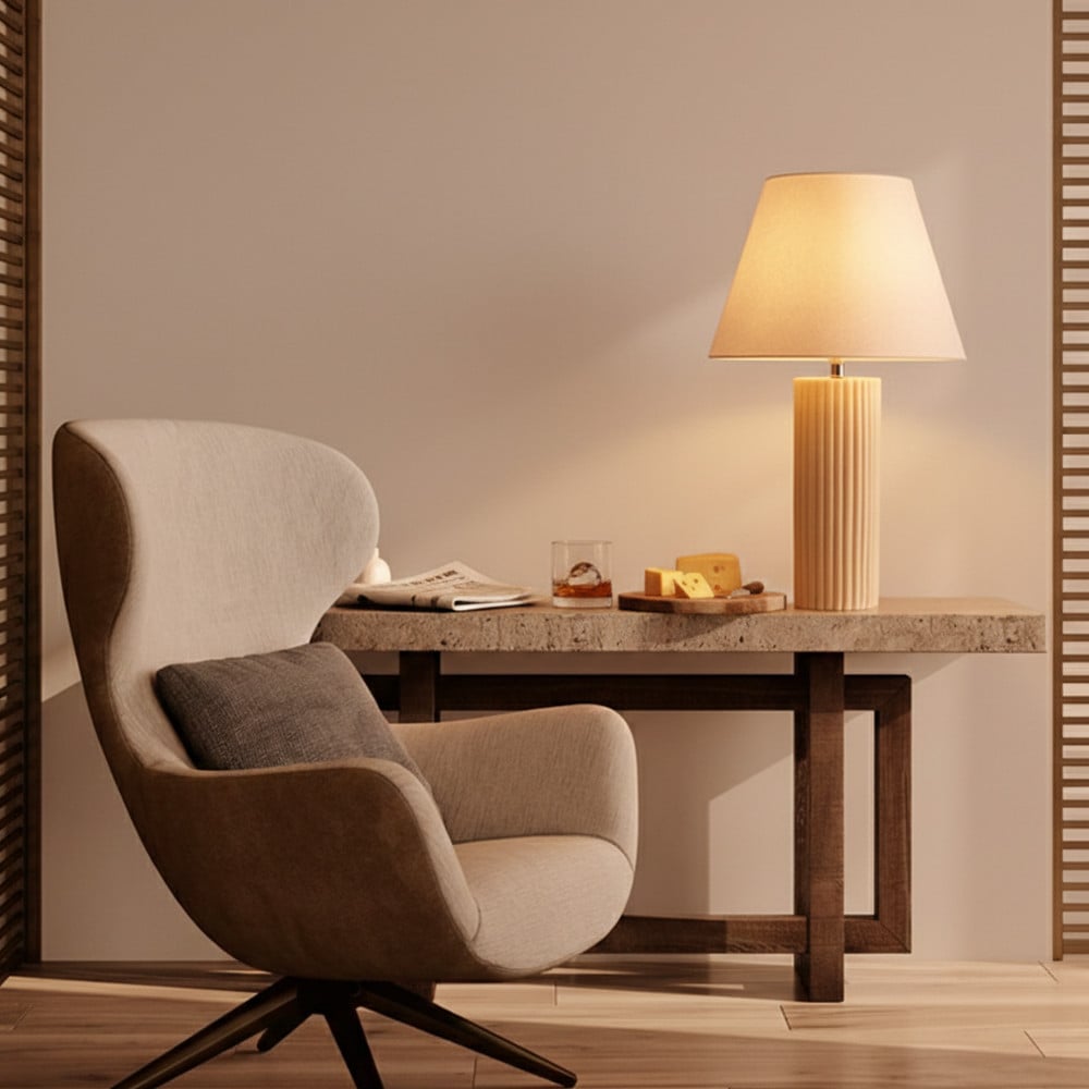 Lyora Bacco tafellamp met beige keramische voet en witte stoffen kap