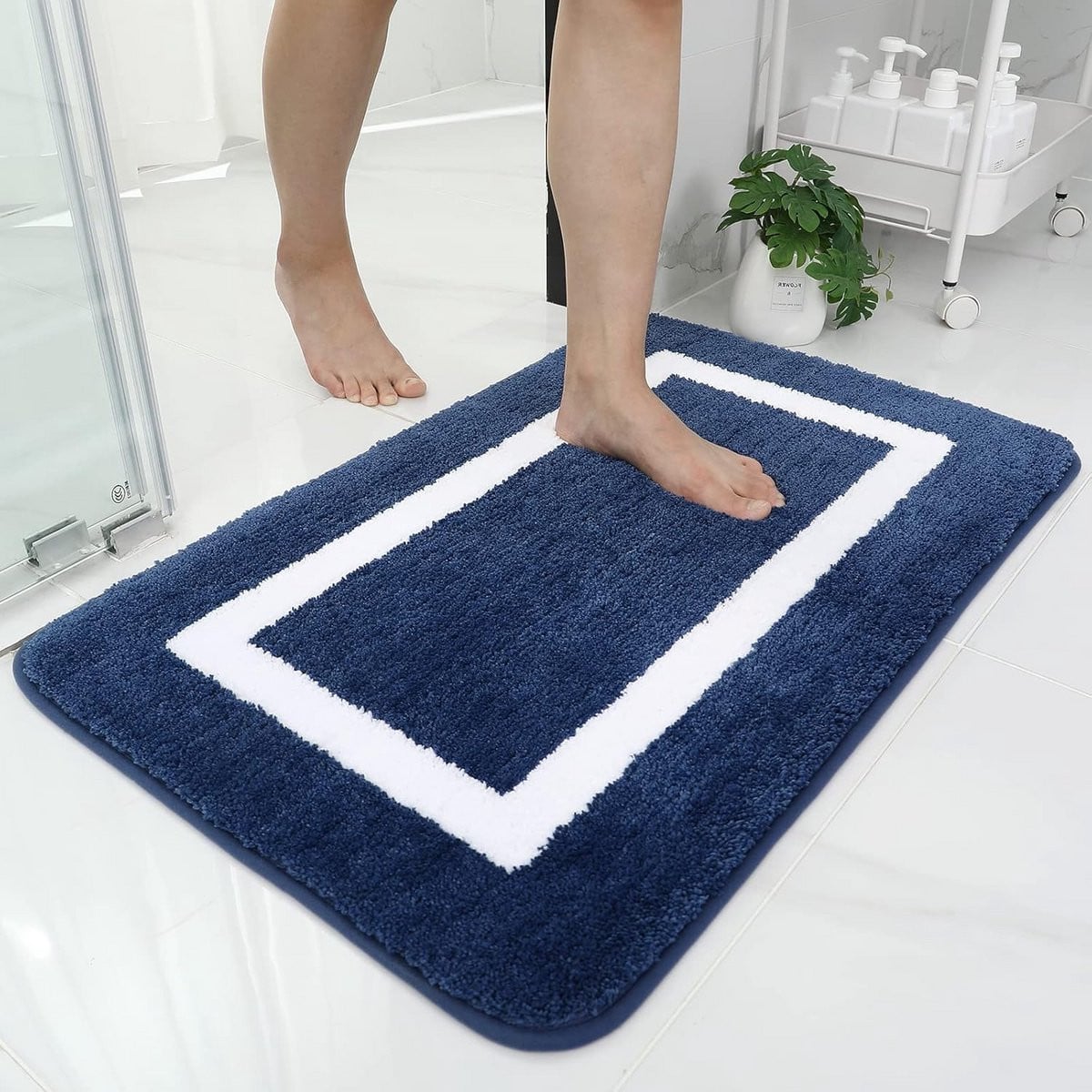 Zachte hoogpolige badmat met antislip laag en hoge waterabsorptie