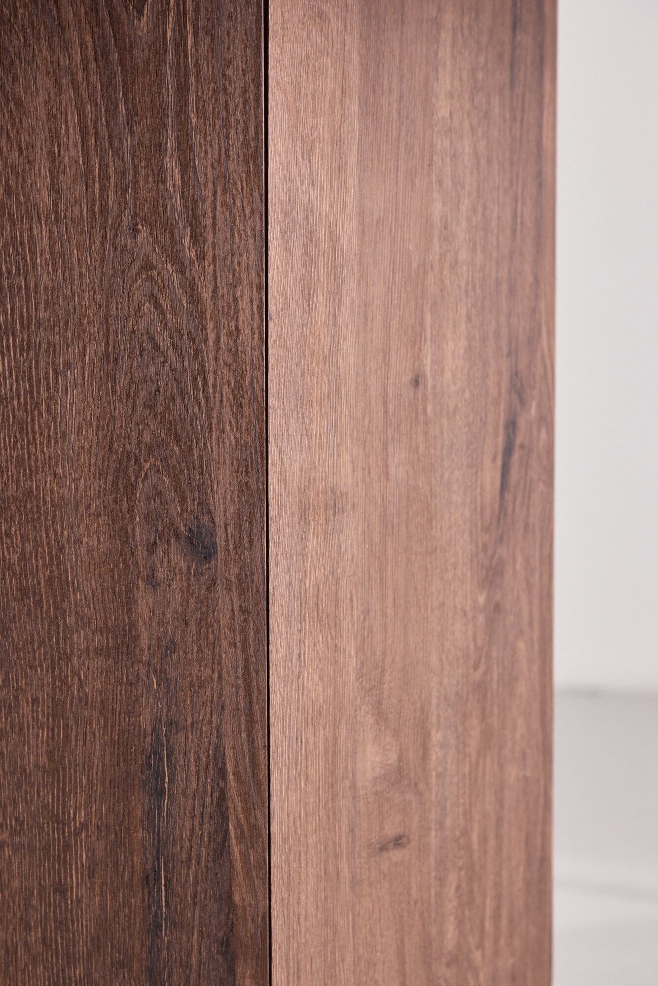 Esstisch VENTURE HOME "Tekla, runder Esstisch in warmem Mokka, gerippte Basis, Ø 120 cm", braun (mocca, mocca, mocca), B:120cm H:75cm T:120cm, Tische, Esstisch, Esszimmertisch, MDF, Papierlaminat, zentraler Mittelfuss, geräumig mocca, mocca, mocca B/H/T: 