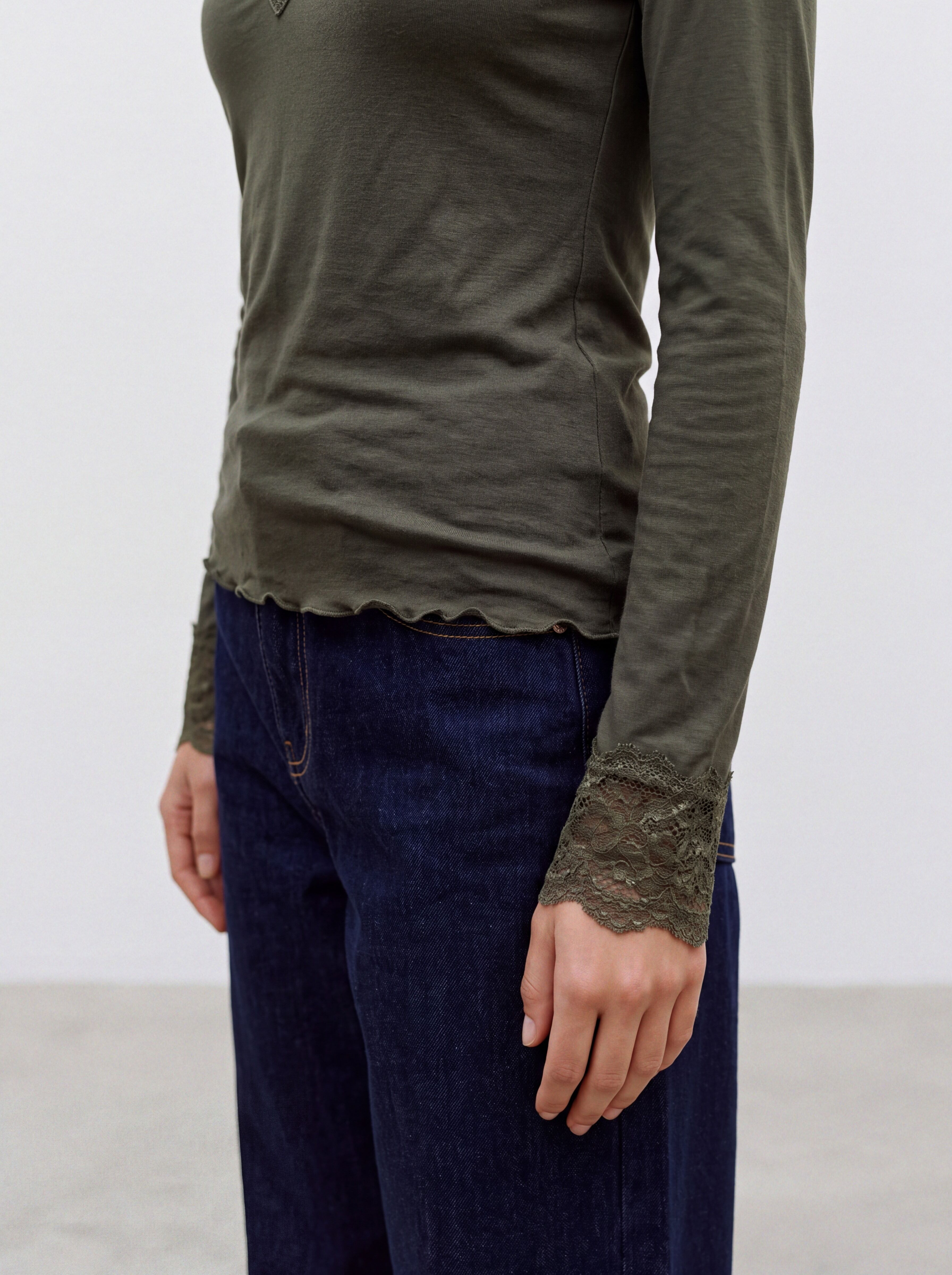 Langarmshirt VERO MODA "VMSKYE LS V-NECK LACE TOP JRS NOOS", Damen, Gr. M, grün (forest night), Jersey, Obermaterial: 86% Modal, 8% Elasthan, 6% Wolle, unifarben, normal, V-Ausschnitt, Shirts Langarmshirt, Materialmix, mit Wolle und Stretch, slim fit fore