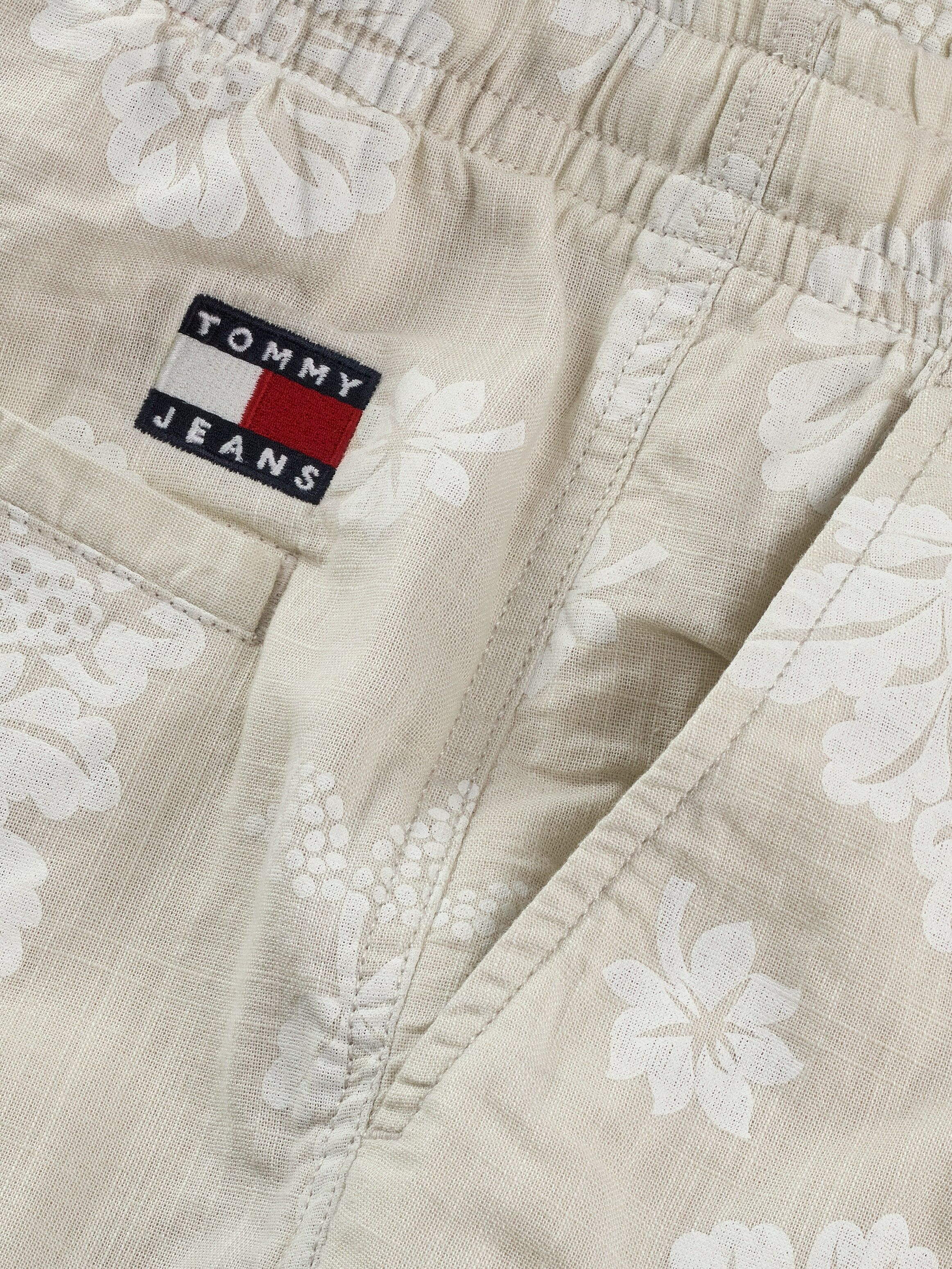 Shorts TOMMY JEANS "TJM SLUB AOP BEACH SHORT EXT", Herren, Gr. S, N-Gr, beige (newsprint aop), Web, Obermaterial: 100% Baumwolle, Hosen Shorts newsprint aop S, N-Gr