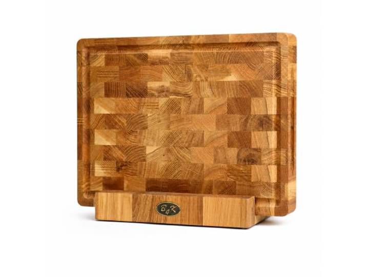 B4K® Schneidebrett mit Ständer aus Eiche Stirnholz 35 × 25 × 4 cm Massiver Hackblock Antibakterielles Hirnholzbrett mit Griffen, Saftrille & Silikonfüßen Perfekt für Küche, Fleisch & BBQ