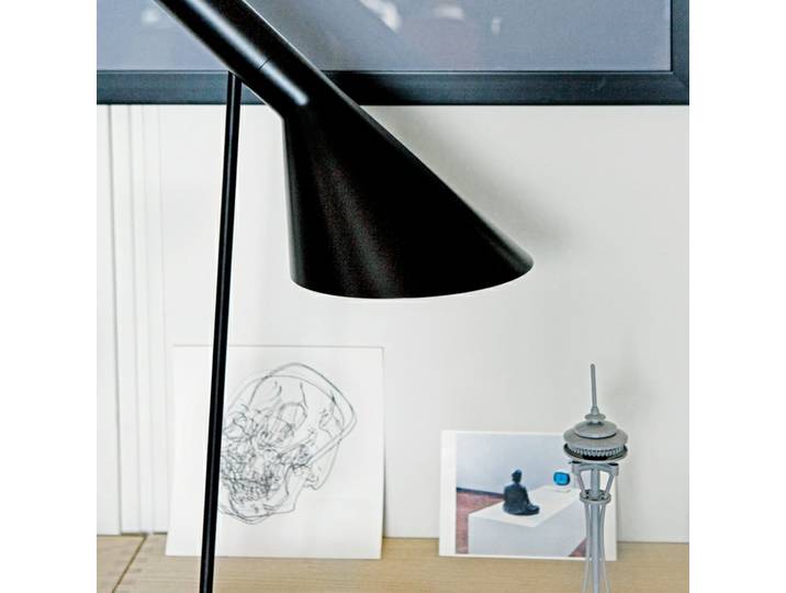 AJ Tischleuchte Schwarz - Louis Poulsen - Wohnzimmer - Design - Metall - Einflammig