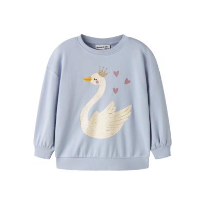 Sweatshirt NAME IT "NMFVALONA LS LONG RLX SWEAT UNB", Mädchen, Gr. 116, blau (subdued blau print:swan princess), Sweatware, Obermaterial: 100% Baumwolle, bedruckt, relaxed fit normal, Rundhals, Rippbündchen, Sweatshirts Sweatshirt, Baumwolle, Druck...