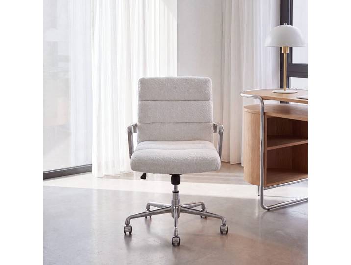 Beige Bouclé-Bürostuhl mit Rollen