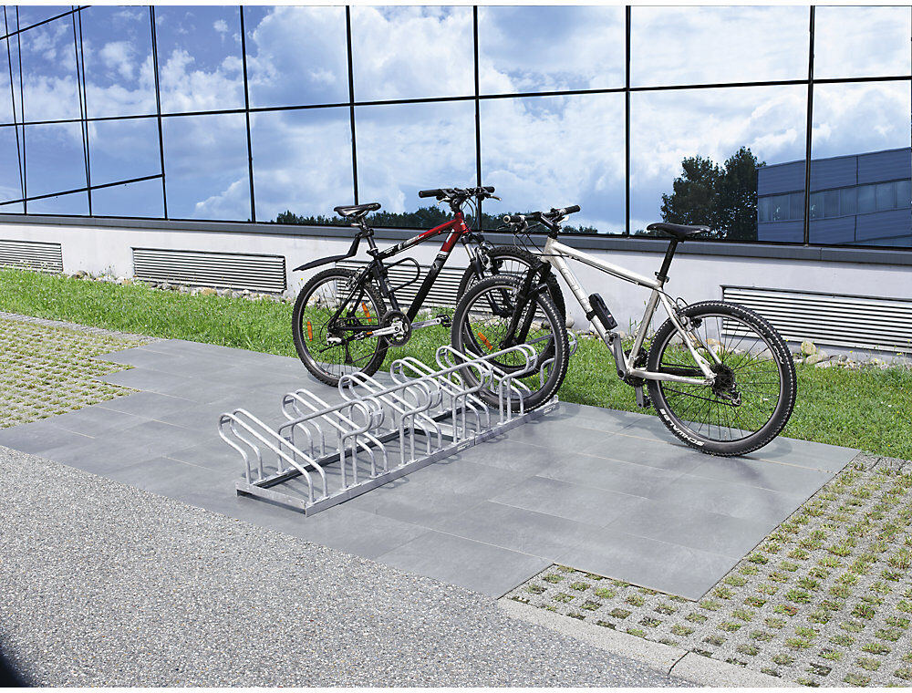 Fahrradständer, Bügel aus 18 mm Stahlrohr, Radeinstellung zweiseitig, feuerverzinkt, 10 Stellplätze eurokraft pro