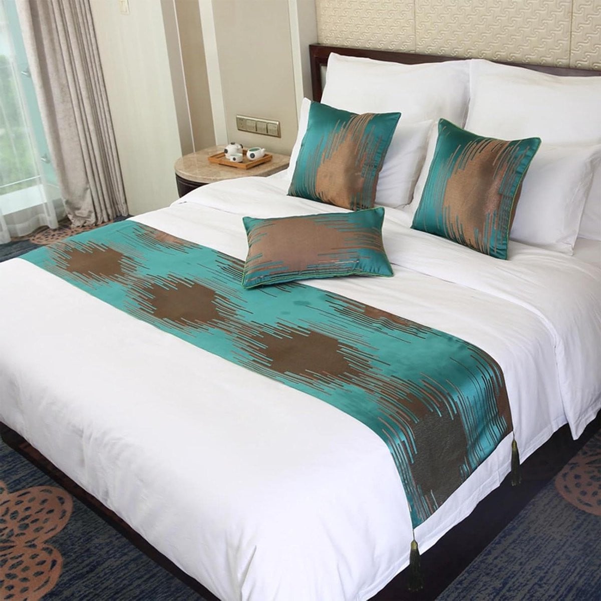 Groene Bedloper Sjaal met Jacquard Gestreepte Stijl - Decoratieve Bedbeschermer - B/D: 45 x 240 cm