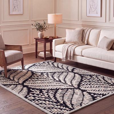 SAFAVIEH Handmade Capri Ilianka Wool Rug