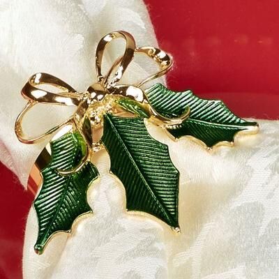 C & F Enterprises Inc Holly Leaves Napkin Rings Green Set of Four, Set of Four, Green