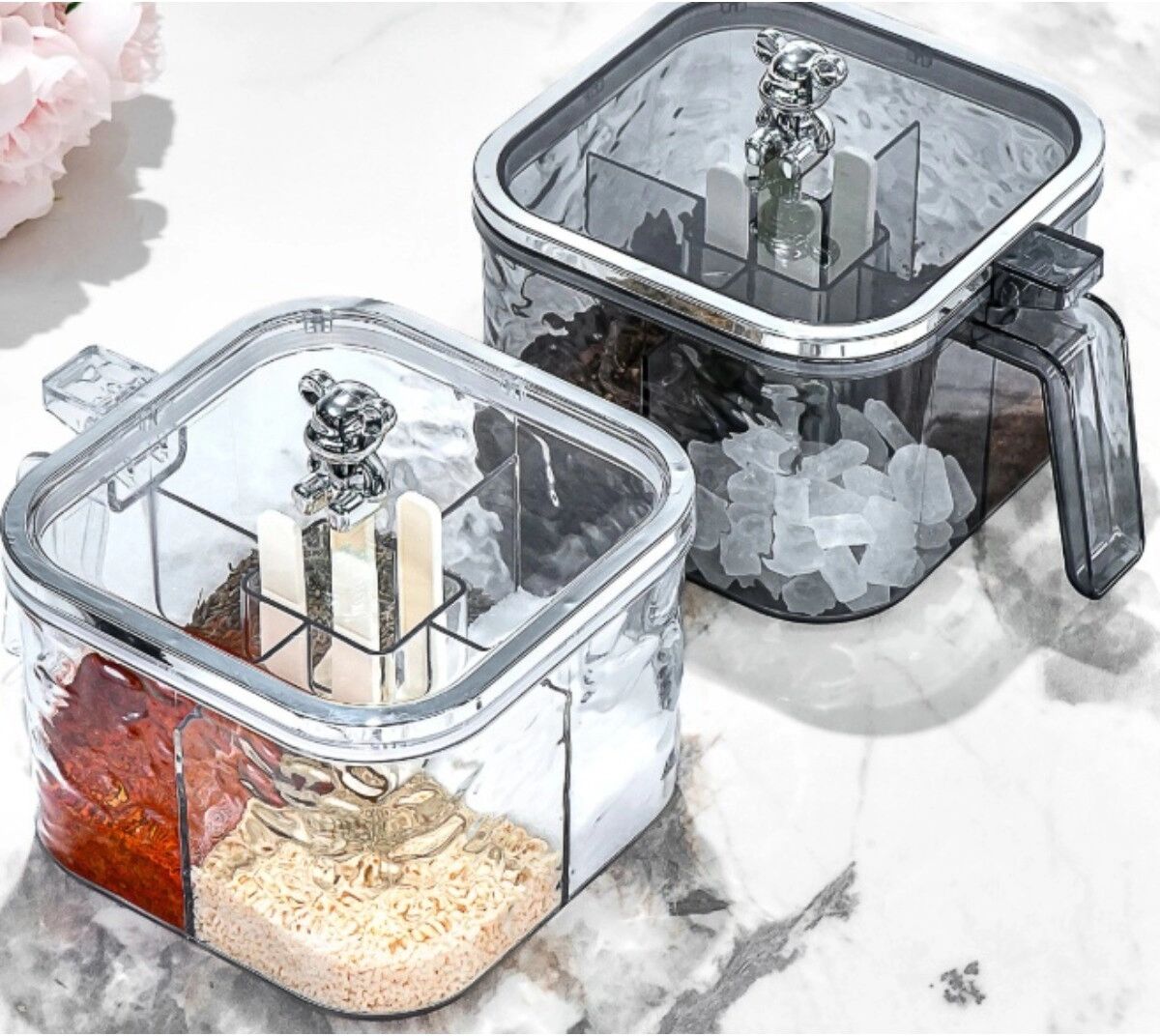 INF 4-Fach Gewürzbox mit Einhand-Klappdeckel – Silikonabdichtung, transparent, PET+ABS+PP, individuelle Löffelschlitze Grau