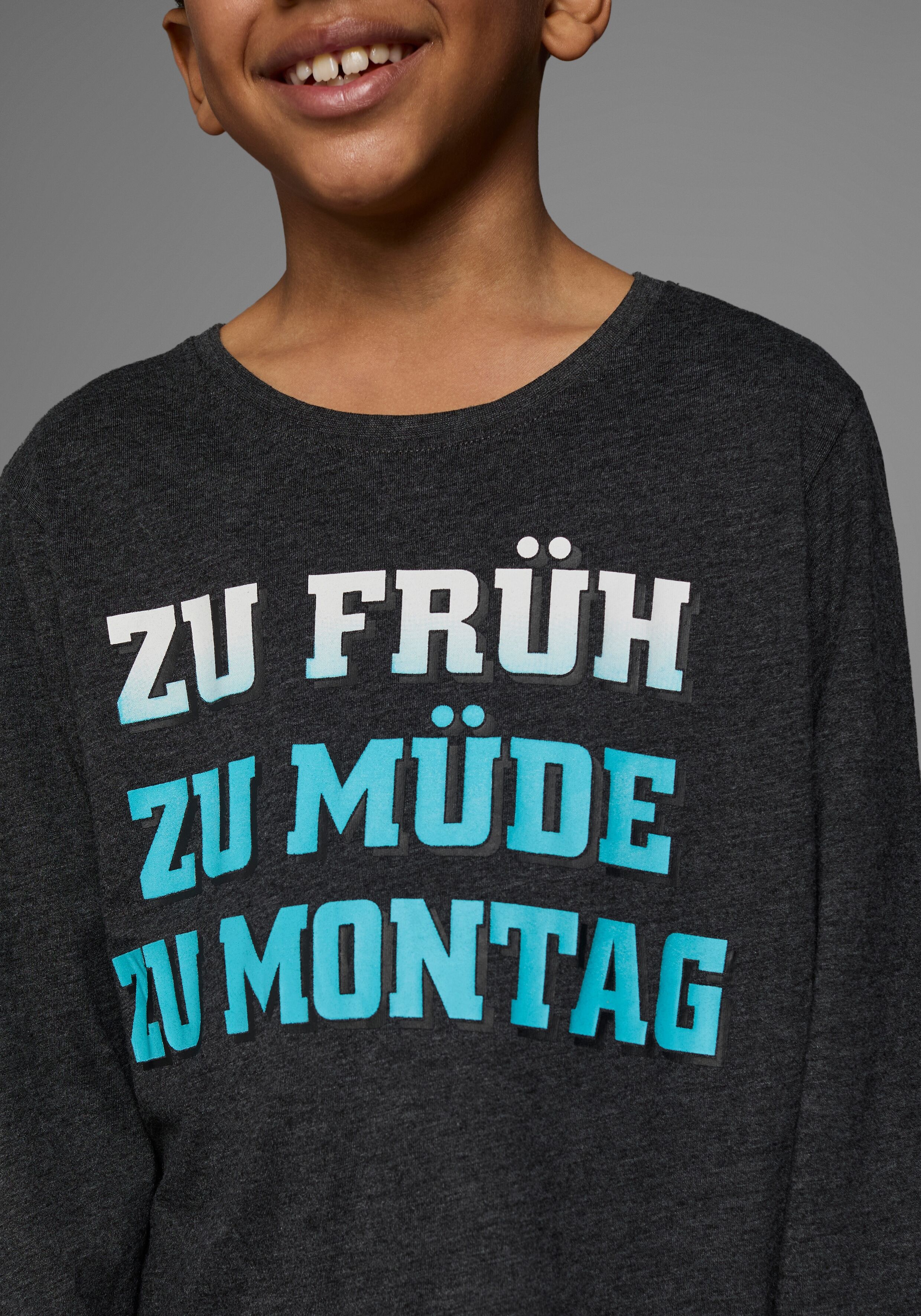 Langarmshirt KIDSWORLD "ZU FRÜH, ZU MÜDE, ZU MONTAG", Jungen, Gr. 152/158, grau (anthrazit, meliert), Jersey, Obermaterial: 60% Baumwolle, 40% Polyester, bedruckt, Basic, Rundhals, Shirts Langarmshirt, Langarm, Basic-Passform, mit stylischem Druck, Rundha