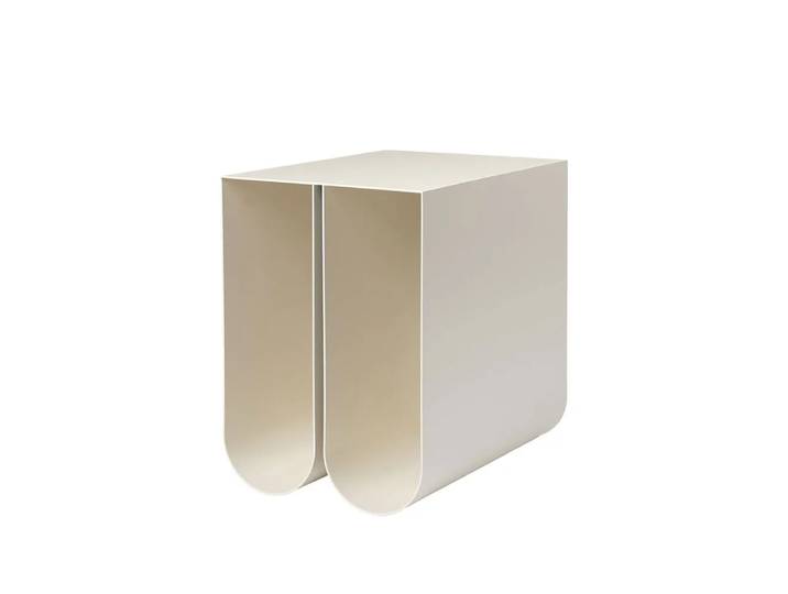 Kristina Dam Studio Table d appoint Curved beige'