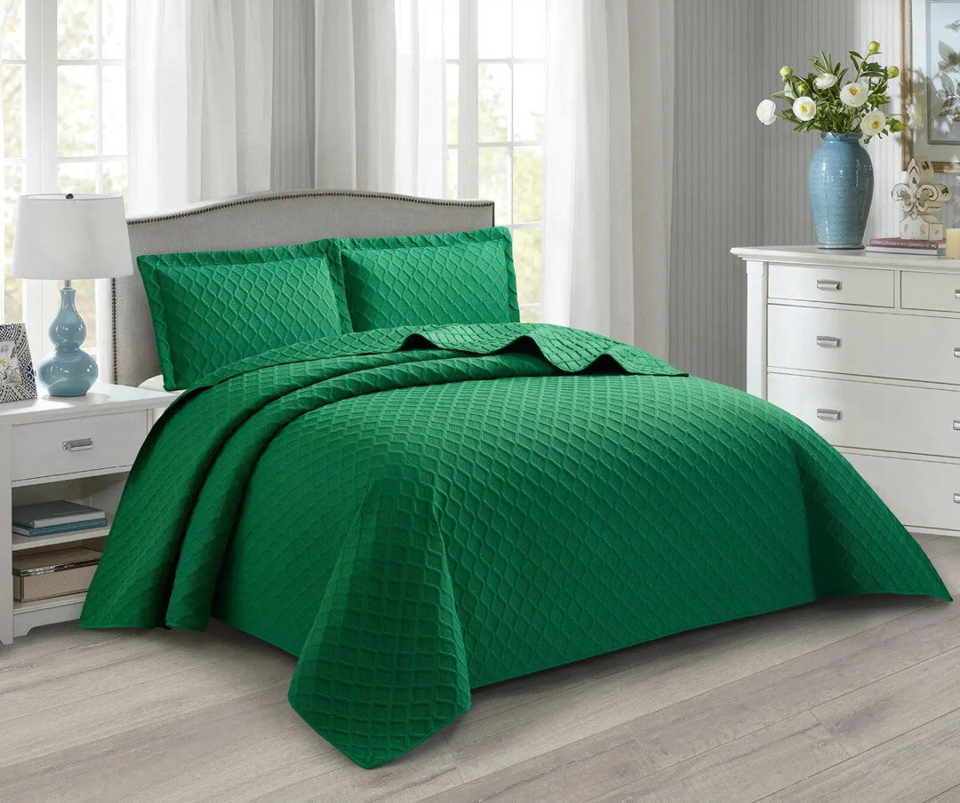 Quality & Style Polyester Solid Colour Bedspread with Pillow Shams Included Green Kingsize Bedspread + 2 Standard Pillowcases