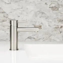 Herzbach Design iX Waschtischarmatur 17.133100.1.09 M-Size, mit Ablaufgarnitur, Edelstahl gebürstet