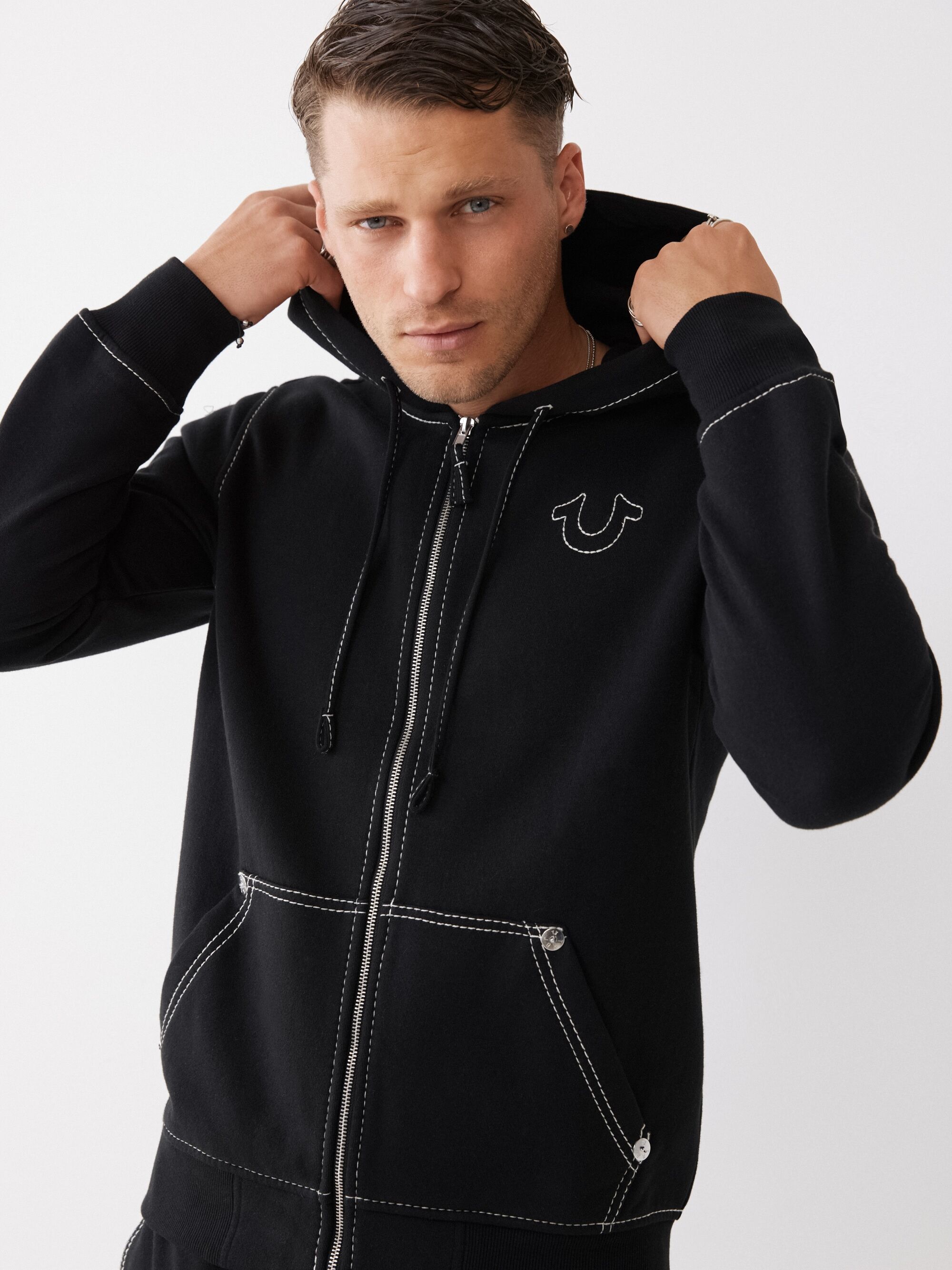 Kapuzensweatjacke TRUE RELIGION "BIG T ZIP THRU HOODIE JET BLACK", Herren, Gr. M, schwarz, Sweatware, Obermaterial: 80% Baumwolle, 20% Polyamid, bedruckt, normal, Rundhals, Sweatjacken Kapuzensweatjacke, Baumwollmischung schwarz M