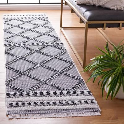 SAFAVIEH Augustine Russanka Rustic Trellis Fringe Rug