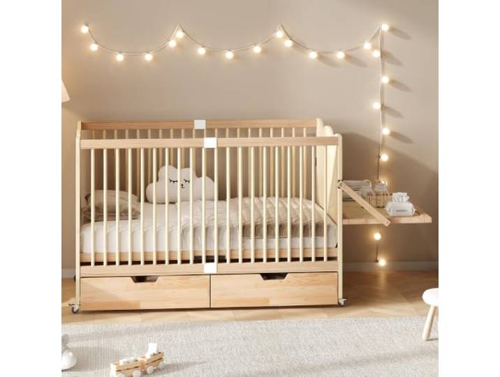 Babybett Holz Massiv Kiefer Natur 140x70cm mit 4-Fach Höhenverstellung Babybett mit Schubladen Rollen Wickeltisch Funktion Gitterbett Baby Cot 94,5cm