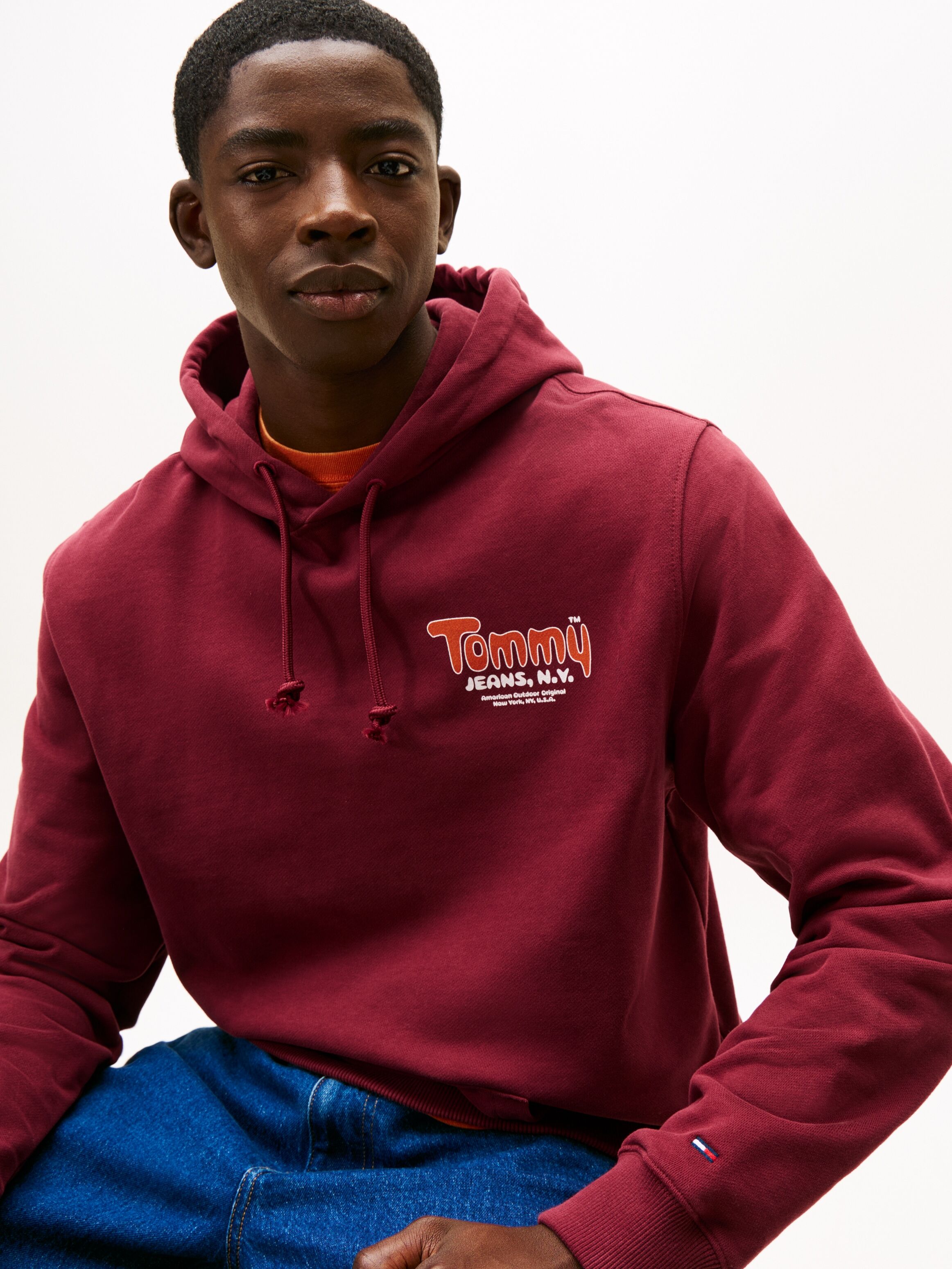 Kapuzensweatshirt TOMMY JEANS "FONT PLAY HOODIE", Herren, Gr. S, rot (rot wine), Sweatware, Obermaterial: 100% Baumwolle, unifarben, regular fit normal, Rundhals, eingesetzt Bündchen, Sweatshirts Kapuzensweatshirt, Regular fit mit Kapuze rot wine S
