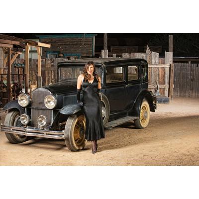 Fototapete PAPERMOON "GANGSTER-FRAU 20 JAHR VINTAGE RETRO OLDTIMER GARAGE XXL", bunt, B:5m L:2,8m, Vlies, Tapeten