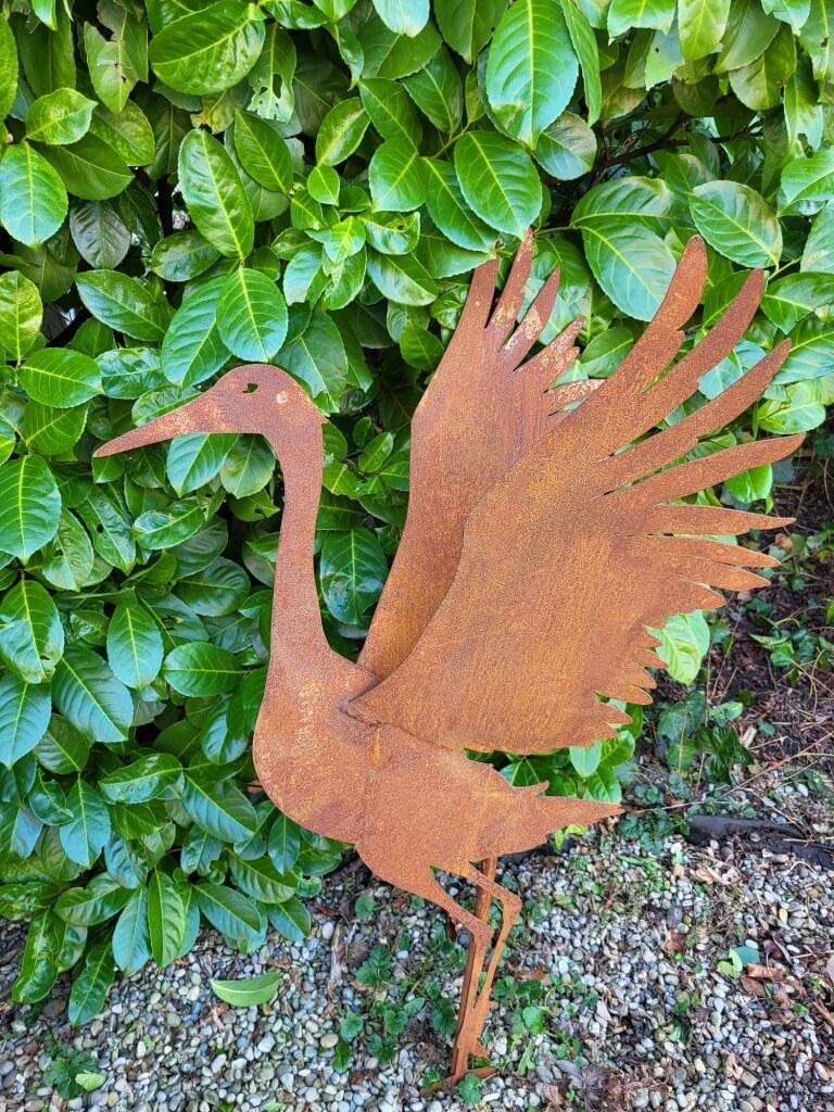Saremo Edelrost kraanvogel 3D staand met gespreide vleugels