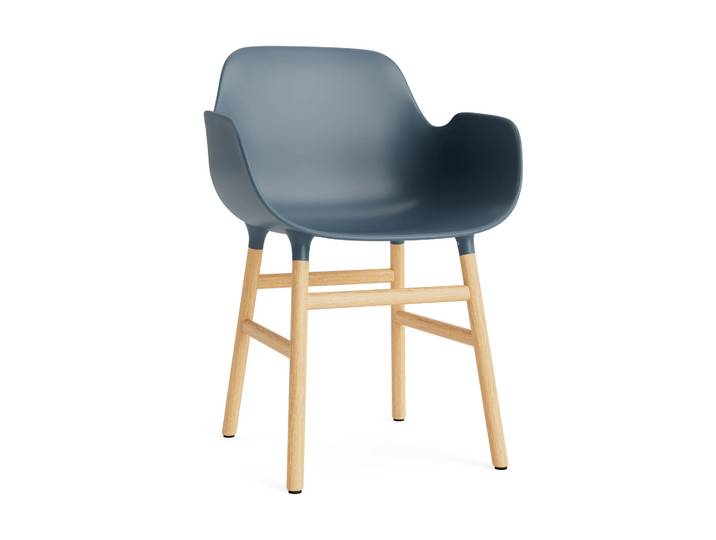 Normann Copenhagen Form Armlehnstuhl Blue, Eichenholzbeine