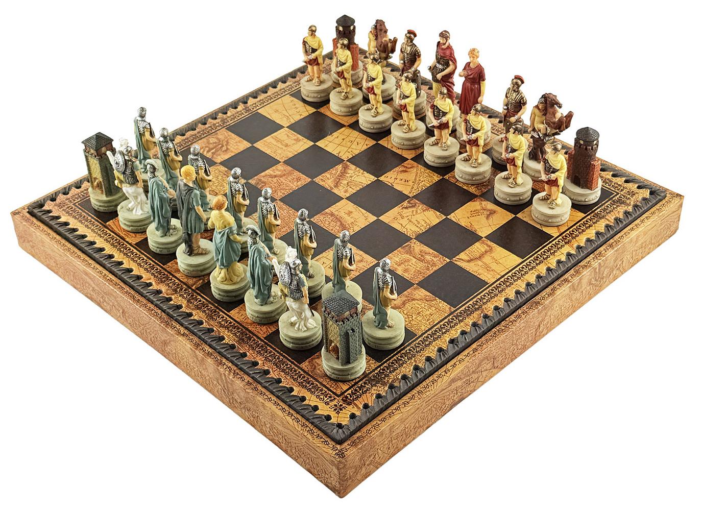 Italienisches Schachspiel "Griechen gegen Römer" - handbemalte Figuren aus Kunstharz und Spielbrett aus Leder - 35 x 35 cm - hergestellt in Italien