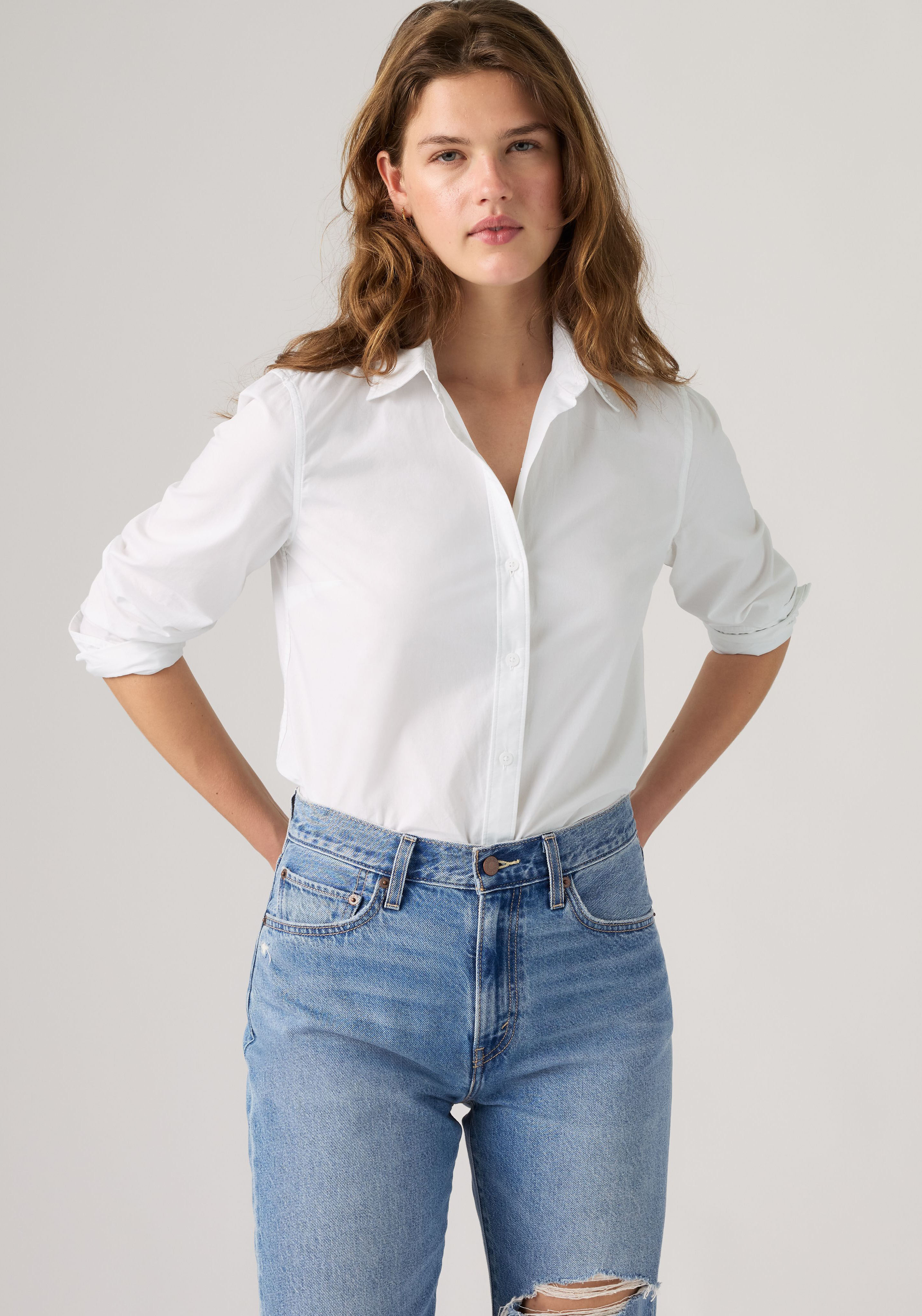 Hemdbluse LEVI'S "CARLILE CLASSIC POPLIN SHIRT", Damen, Gr. L (40), weiss (hellweiß), Web, Obermaterial: 100% Baumwolle, normal hüftbedeckend, Manschette, Blusen Hemdbluse, Klassischer Hemdblusenkragen hellweiß L (40)