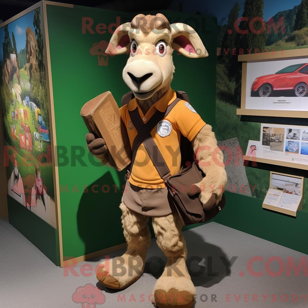 Maskottchen REDBROKOLY einer braunen Ziege mit Rugby-Shirt und Aktentasche