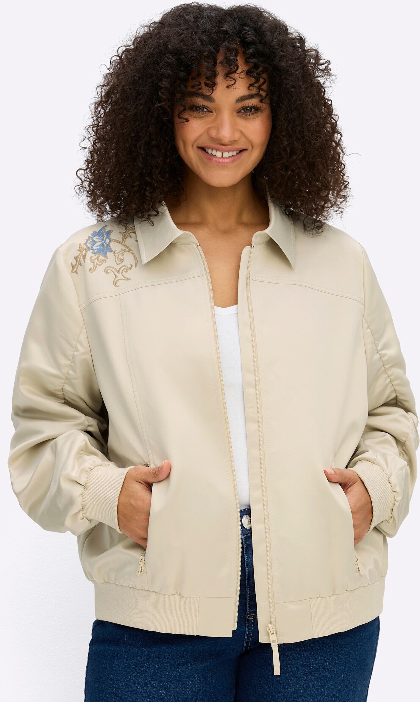 Blouson SHEEGO "Blouson Blouson mit femininen Details", Damen, Gr. 50, beige (sand), Satin, , Modisch, Jacken Blouson