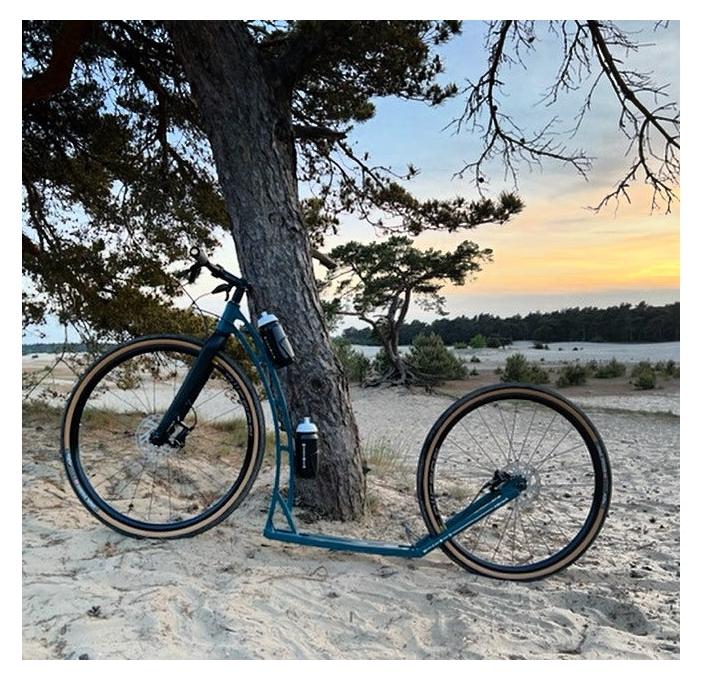 Mibo Alltrack Gravel Tretroller Ozeanblau, limitierte Auflage, 53 mm Bodenfreiheit, 9,9 kg, 150 kg Traglast