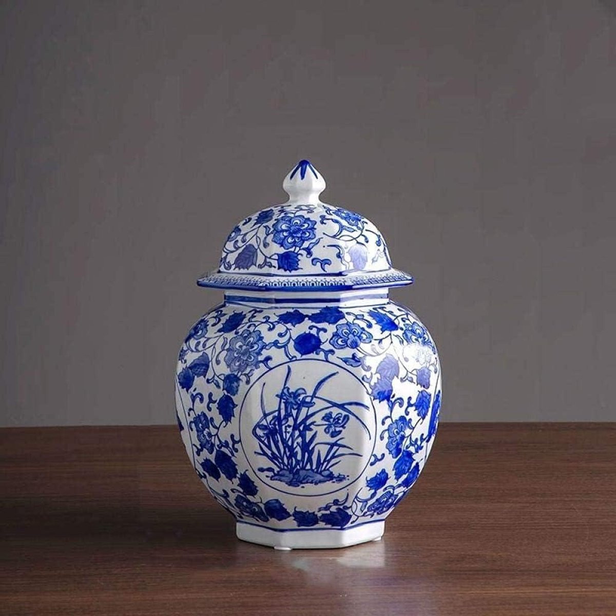 Blauw-witte keramische vaas met deksel, Hoogte: 30 cm